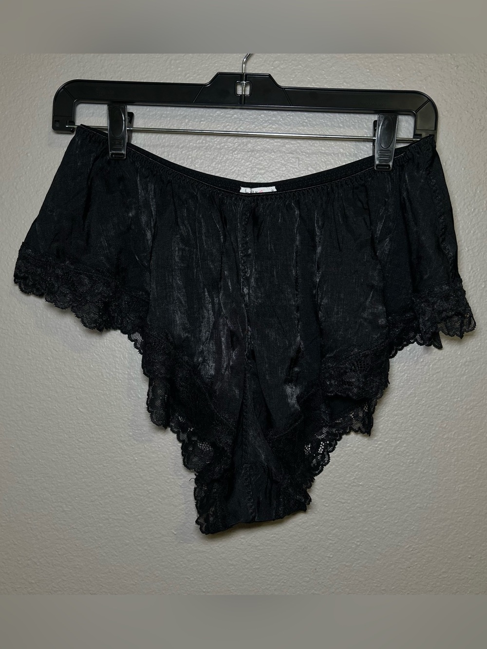 Free People Black Satin Lace Trim Loungewear Shorts Women’s Size Large
